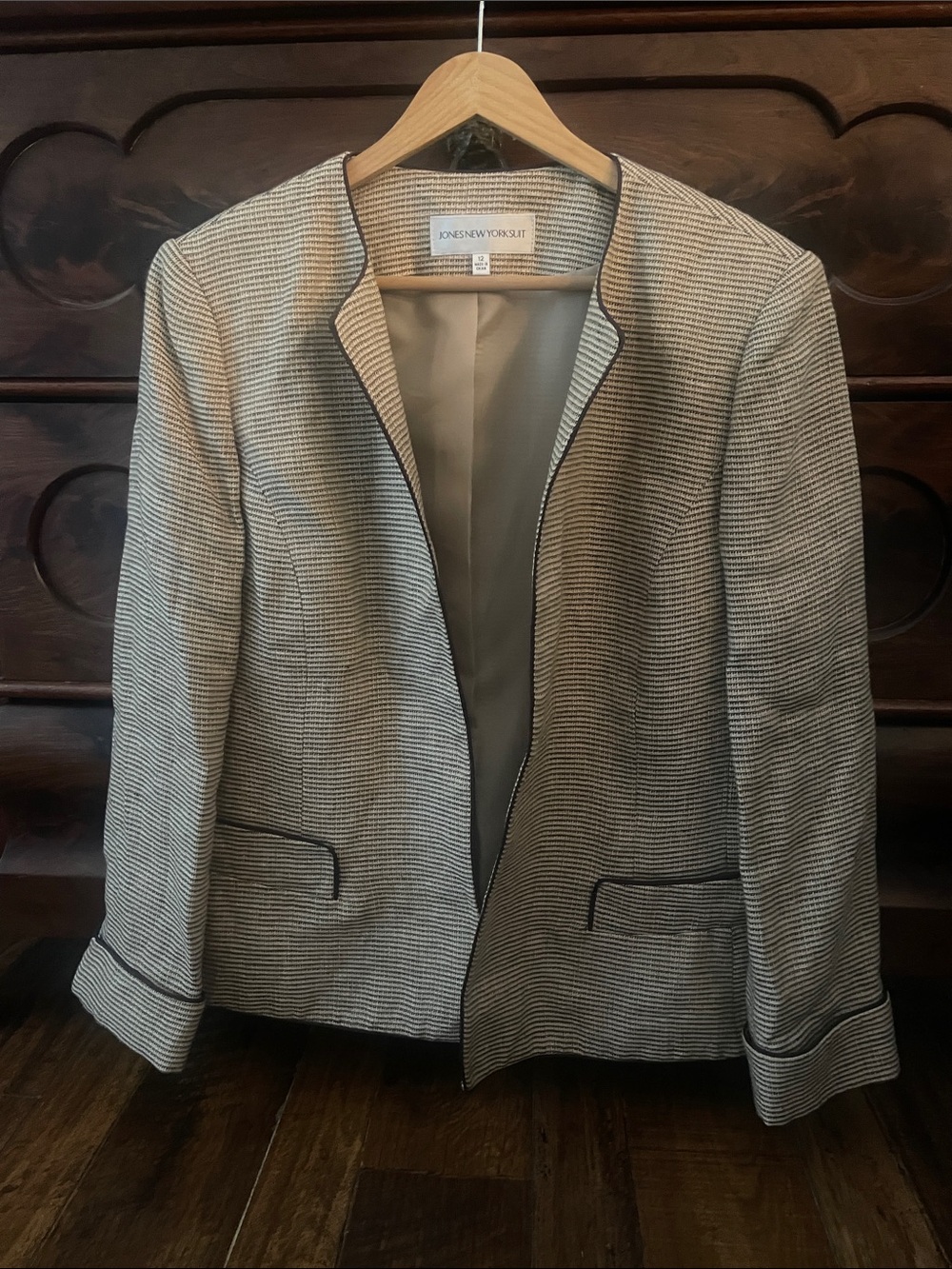 Jones New York Cream and Olive Collarless Open-Front Blazer
